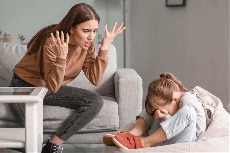Родители поучают детей